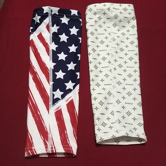 Pair of 2 Shock Doctor Compression Sleeves, Medium - Picture 2 of 8